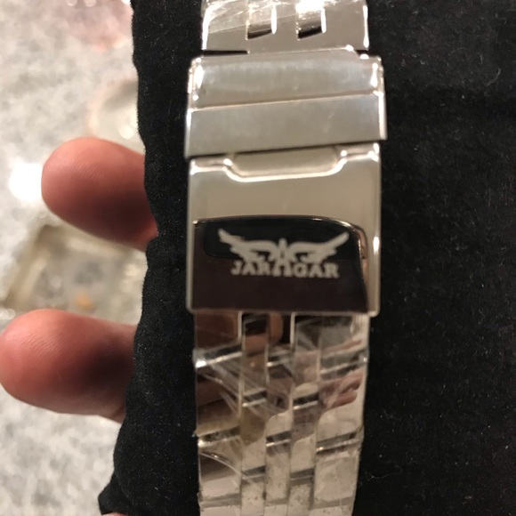 Selling watch - Picture 2 of 2